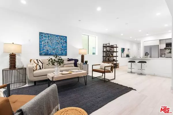 Los Angeles, CA 90049,11620 Chenault Street #103