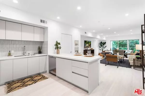 Los Angeles, CA 90049,11620 Chenault Street #103