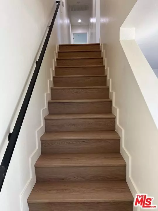 Los Angeles, CA 90003,409 E 99th Street