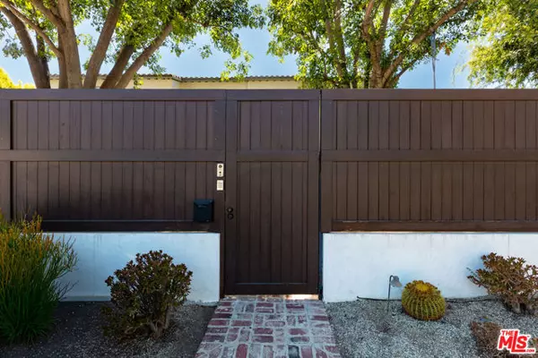 Studio City (los Angeles), CA 91604,4363 Irvine Avenue