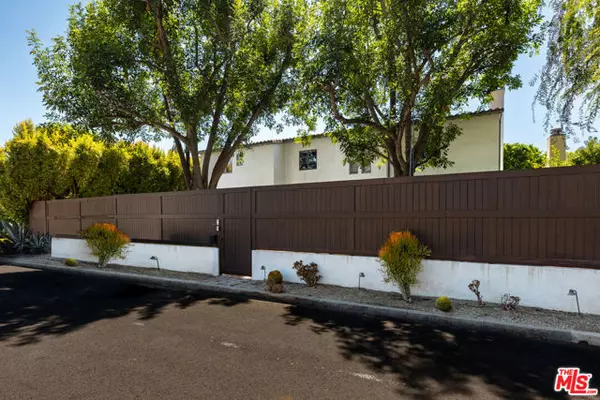 Studio City (los Angeles), CA 91604,4363 Irvine Avenue