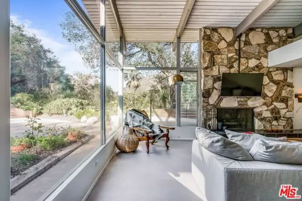 Los Angeles, CA 90049,2436 Arbutus Drive