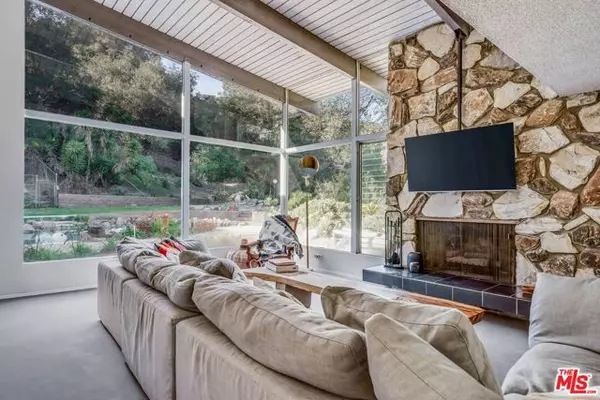 Los Angeles, CA 90049,2436 Arbutus Drive