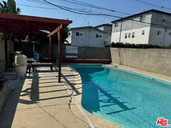 Los Angeles, CA 90016,2201 S Ridgeley Drive