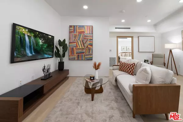 Los Angeles, CA 90024,1361 Kelton Avenue #401