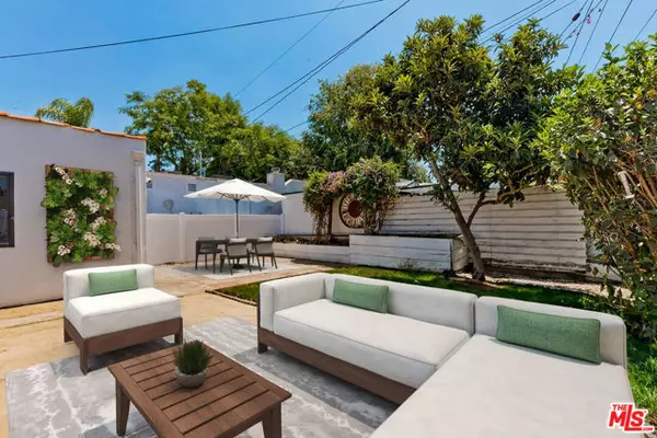West Hollywood, CA 90069,8978 Norma Place