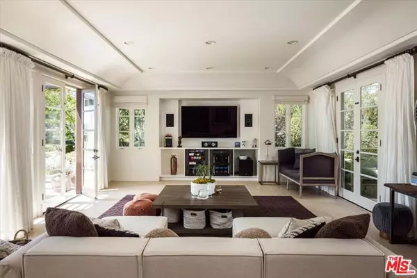 Beverly Hills, CA 90210,2481 Summitridge Drive