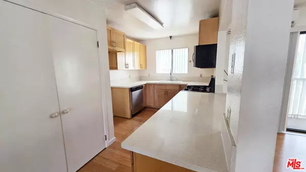 Los Angeles, CA 90004,4746 Oakwood Avenue #1