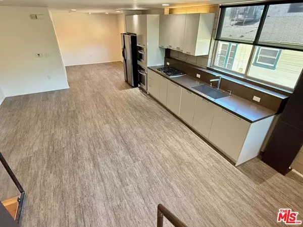 Los Angeles, CA 90004,530 N Larchmont Boulevard #3