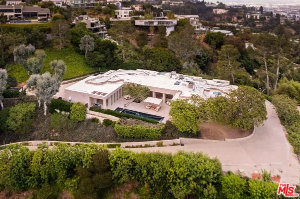 Beverly Hills, CA 90210,1016 N Hillcrest Road