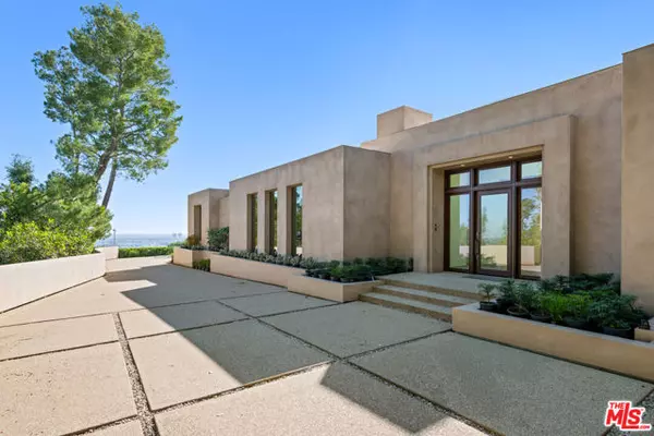 Beverly Hills, CA 90210,1016 N Hillcrest Road