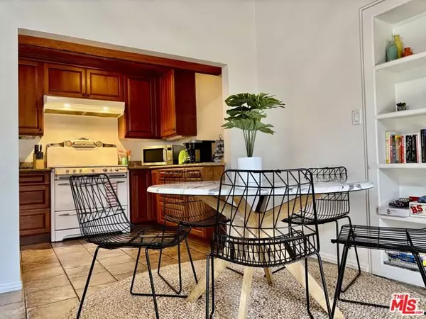 North Hollywood (los Angeles), CA 91606,6041 Cleon Avenue