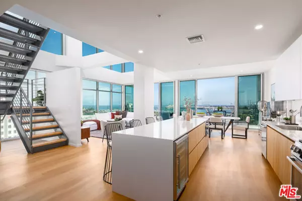 200 W Ocean Boulevard #P1002, Long Beach, CA 90802