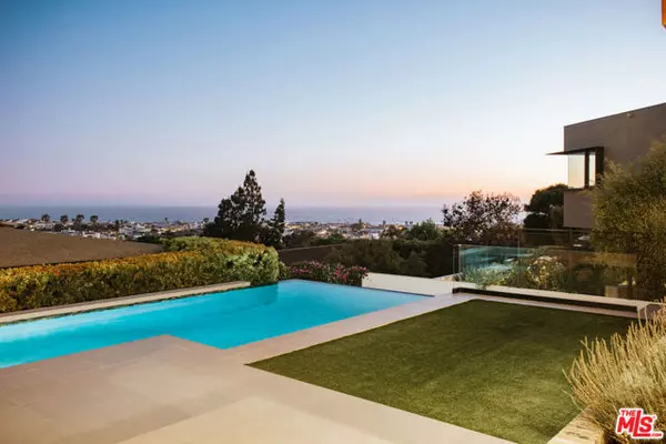 Manhattan Beach, CA 90266,934 1st Street