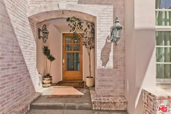 Los Angeles, CA 90049,12683 Promontory Road