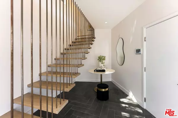 Los Angeles, CA 90068,7242 Woodrow Wilson Drive