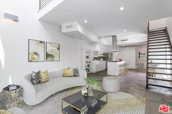 Los Angeles, CA 90038,803 Wilcox Avenue #5