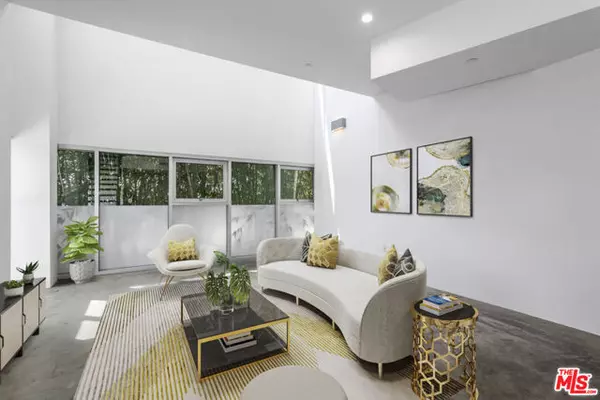 Los Angeles, CA 90038,803 Wilcox Avenue #5