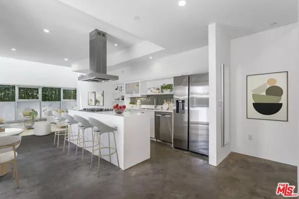 Los Angeles, CA 90038,803 Wilcox Avenue #5