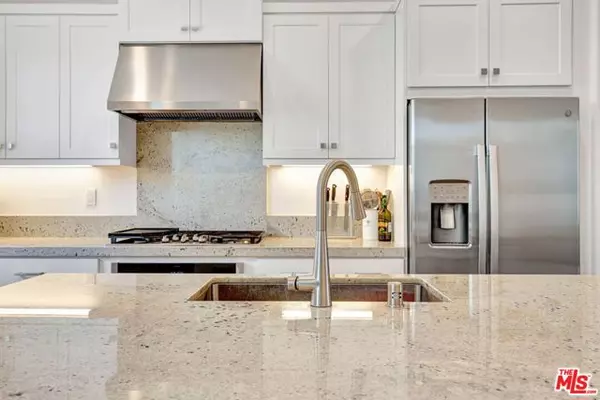 Valencia (santa Clarita), CA 91381,27408 Horizon View Lane