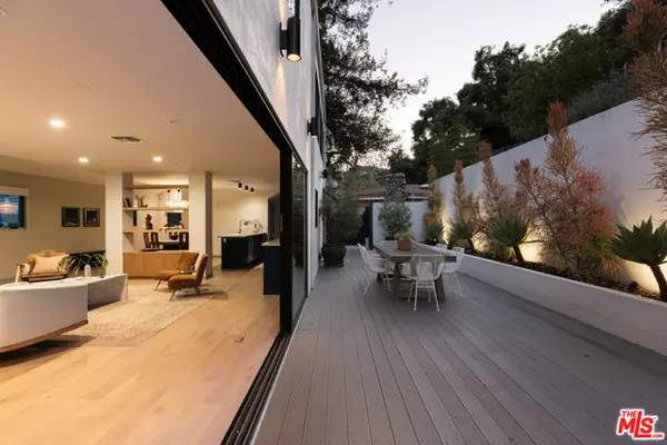 Beverly Hills, CA 90210,9843 Yoakum Drive