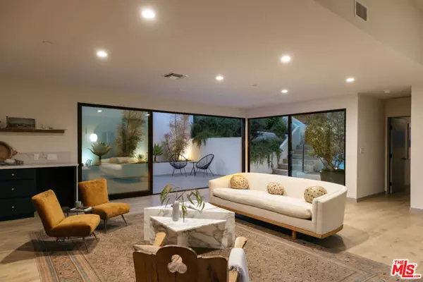 Beverly Hills, CA 90210,9843 Yoakum Drive