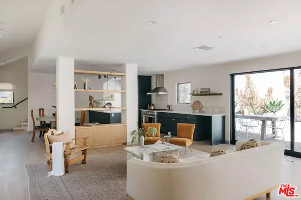 Beverly Hills, CA 90210,9843 Yoakum Drive