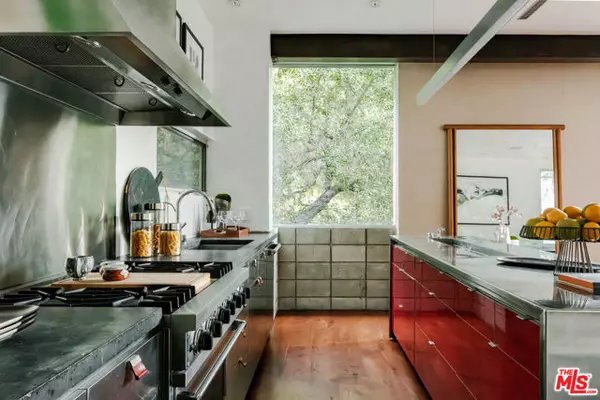 Beverly Hills, CA 90210,10060 Westwanda Drive