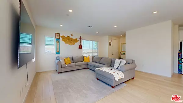 Valencia (santa Clarita), CA 91381,27651 Ensemble Place