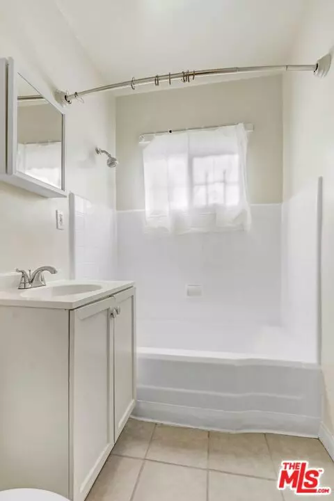 Los Angeles, CA 90043,6340 10th Avenue #6402 1/2