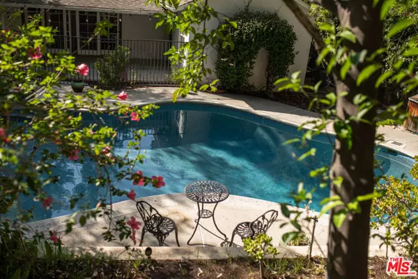 22370 Macfarlane Drive, Woodland Hills (los Angeles), CA 91364