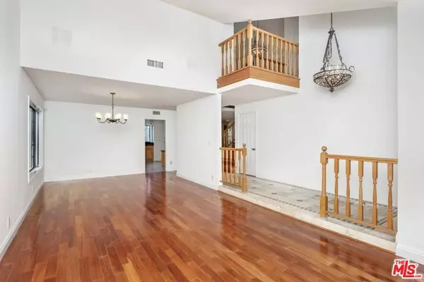 Sherman Oaks, CA 91423,13031 Magnolia Boulevard