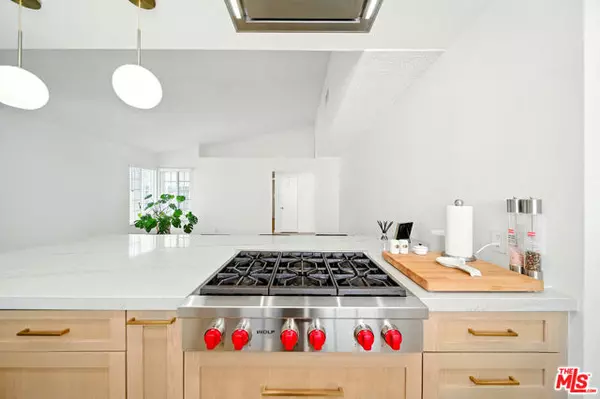 Granada Hills (los Angeles), CA 91344,12861 Titian Avenue