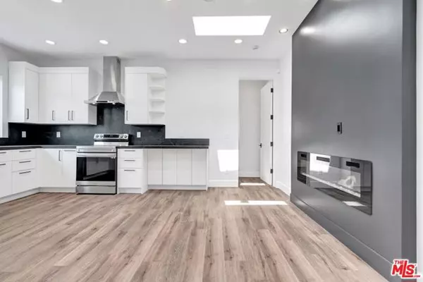 North Hollywood (los Angeles), CA 91601,11611 Burbank Boulevard #11615 3/4