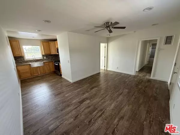 Los Angeles, CA 90003,240 E 60th Street