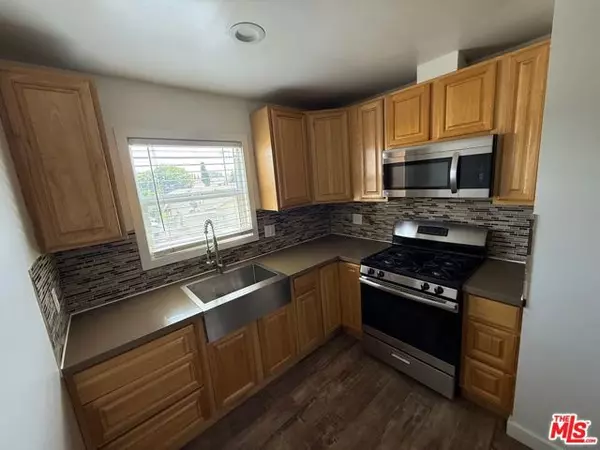 Los Angeles, CA 90003,240 E 60th Street