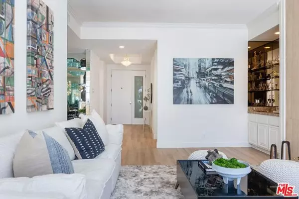 Beverly Hills, CA 90210,457 N Doheny Drive #304