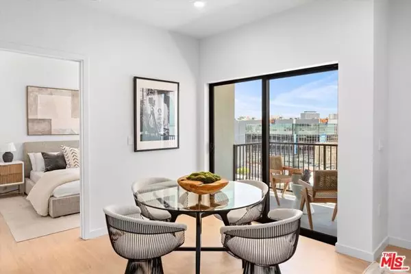 Los Angeles, CA 90006,904 S New Hampshire Avenue #406