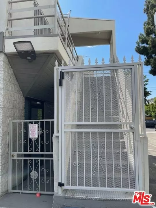 1502 N Kenmore, Los Angeles, CA 90027