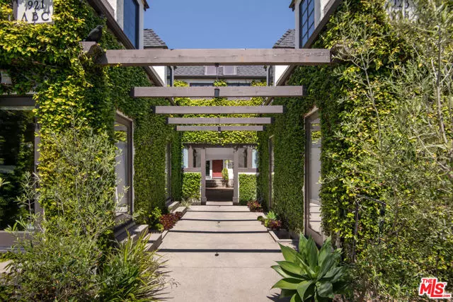 Santa Monica, CA 90403,921 16th Street