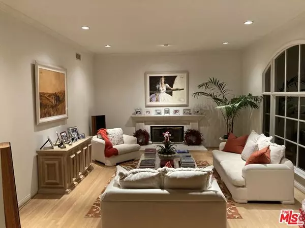 Los Angeles, CA 90049,898 N Bundy Drive
