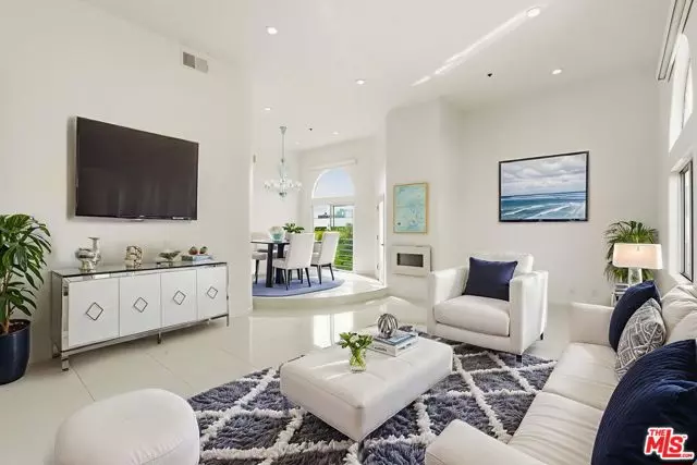 840 N Croft Avenue #301, Los Angeles, CA 90069