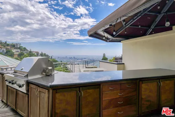 Los Angeles, CA 90069,8835 Evanview Drive