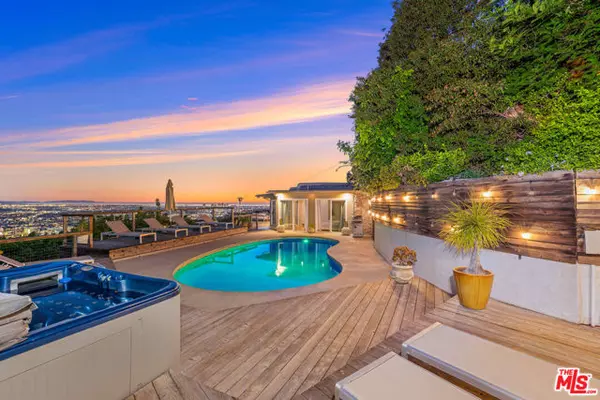 Los Angeles, CA 90046,8494 Cole Crest Drive