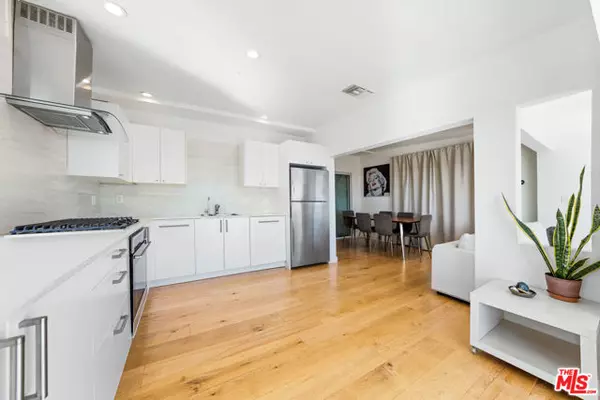 Los Angeles, CA 90046,8494 Cole Crest Drive