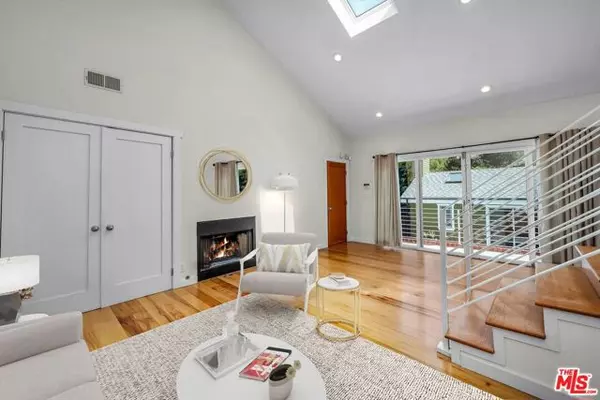 Los Angeles, CA 90046,8621 Lookout Mountain Avenue