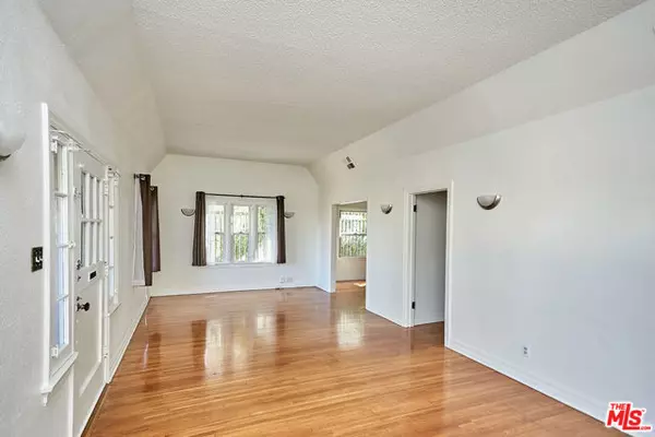 Los Angeles, CA 90019,1253 Keniston Avenue