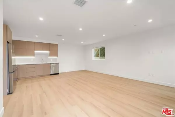 North Hollywood (los Angeles), CA 91602,11025 Blix Street