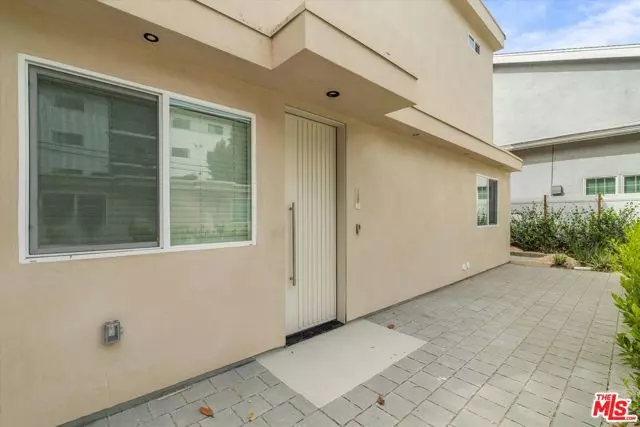 North Hollywood (los Angeles), CA 91602,11025 Blix Street