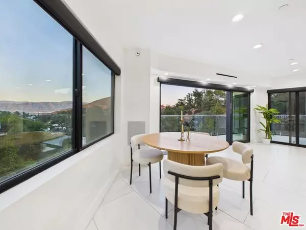 Los Angeles, CA 90068,7141 Woodrow Wilson Drive